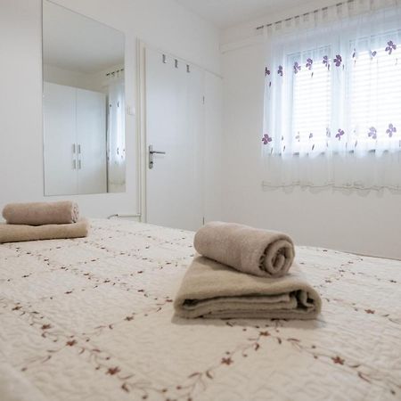 Apartman Ruža Podgora Bagian luar foto